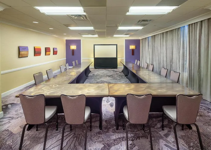 Boutique hotels Hilton Charlotte Uptown